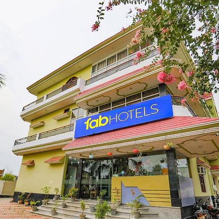 Fabhotel Kriti Green Varanasi Esterno foto