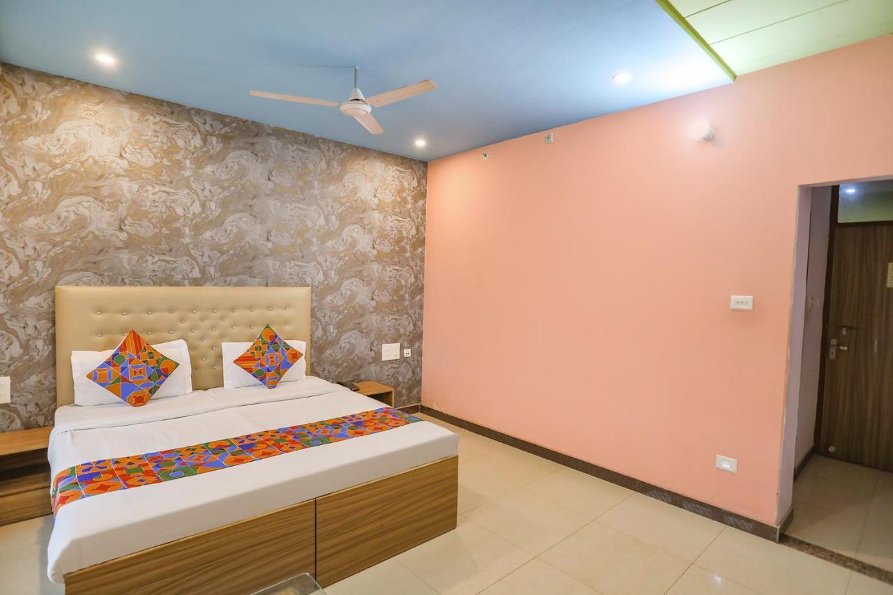 Fabhotel Kriti Green Varanasi Esterno foto