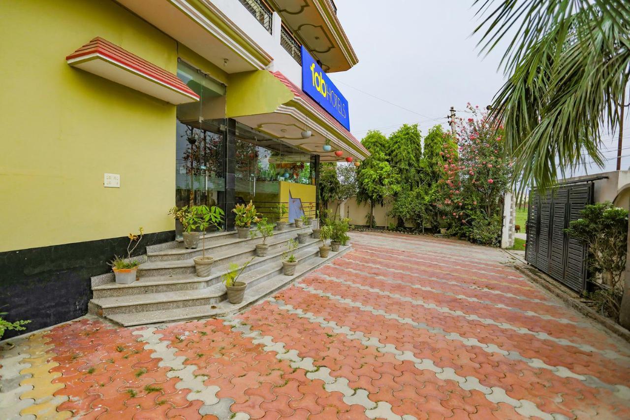 Fabhotel Kriti Green Varanasi Esterno foto